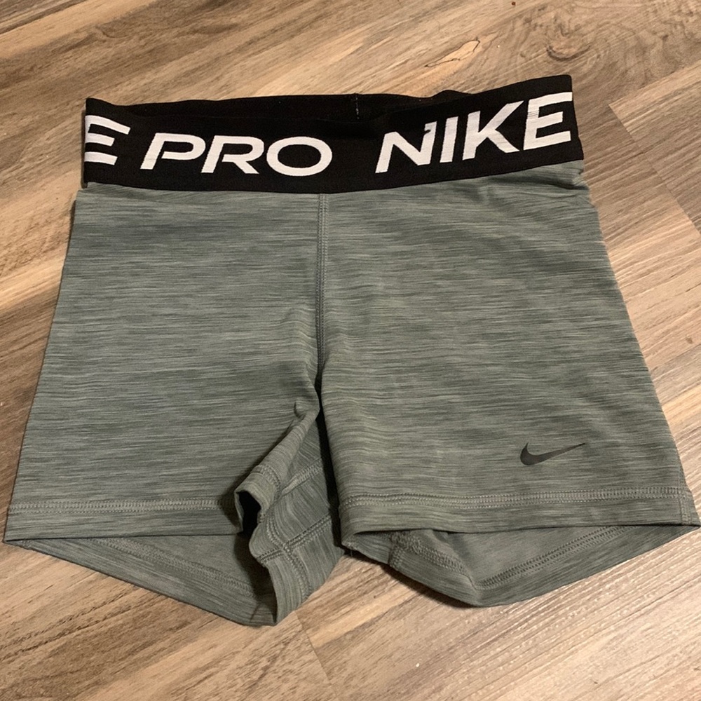 XS Nike Pro shorts